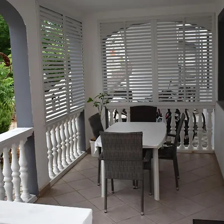 Apartmani Cvangic Vir Exterior photo